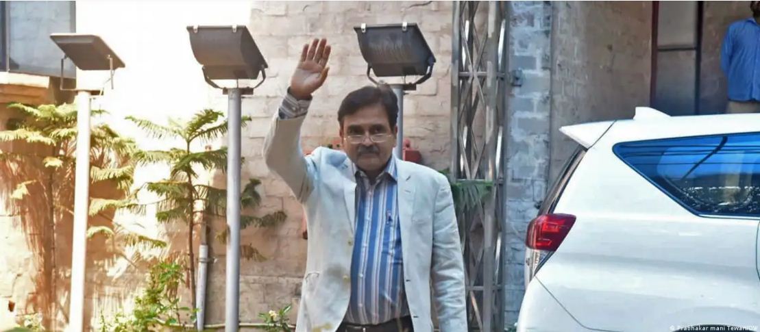 अभिजीत गंगोपाध्याय के राजनीति में उतरने पर क्यों छिड़ी बहस