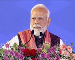 प्रधानमंत्री मोदी श्रीनगर पहुंचे