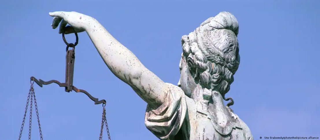 भारत: कई अदालती फैसलों में राजनीति की छाया क्यों दिखती है?