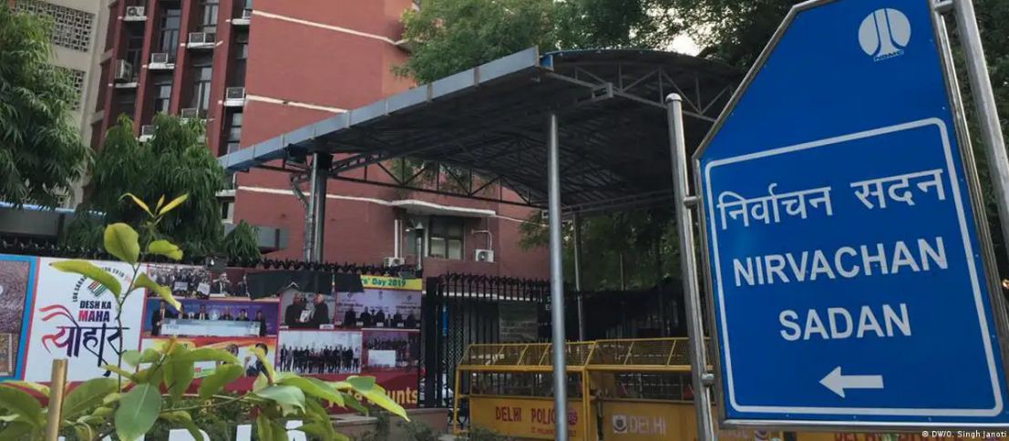 अरुण गोयल के इस्तीफे को लेकर उठते सवाल