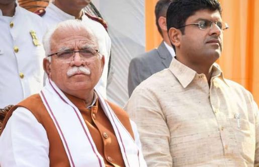 हरियाणा के मुख्यमंत्री खट्टर और कैबिनेट मंत्रियों ने राज्यपाल को सौंपा इस्तीफा