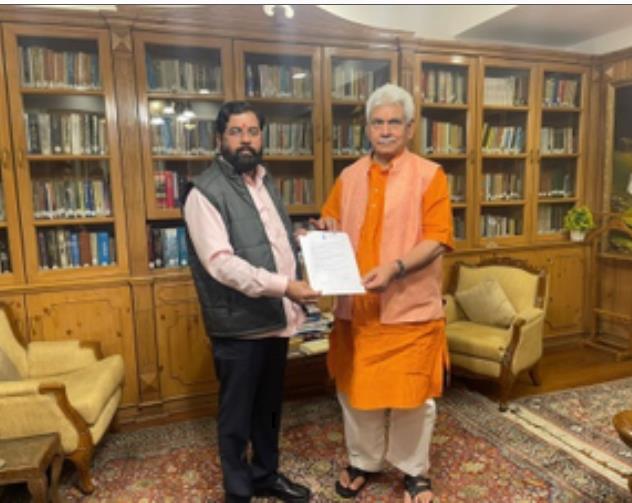 जम्मू-कश्मीर में जमीन खरीदने, भवन बनाने वाला पहला राज्य होगा महाराष्ट्र जम्मू-कश्मीर में जमीन खरीदने, भवन बनाने वाला पहला राज्य होगा महाराष्ट्र