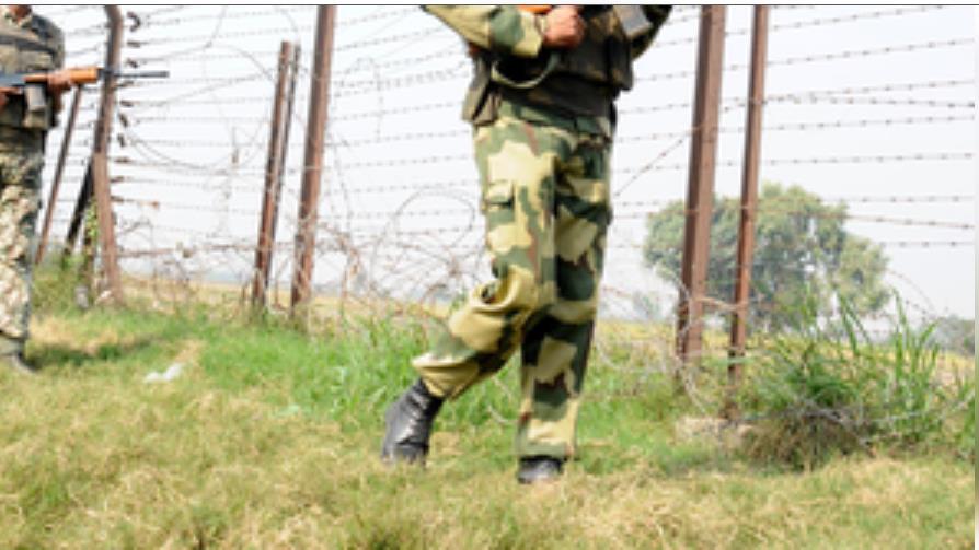 रजौरी में एलओसी के पास सेना ने एक संदिग्ध को पकड़ा रजौरी में एलओसी के पास सेना ने एक संदिग्ध को पकड़ा