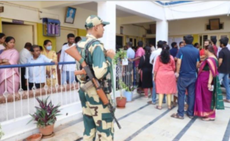झारखंड के पांच जिलों के दुरूह इलाकों में हेलीकॉप्टर से बूथों तक पहुंचाई जाएंगी पोलिंग पार्टियां झारखंड के पांच जिलों के दुरूह इलाकों में हेलीकॉप्टर से बूथों तक पहुंचाई जाएंगी पोलिंग पार्टियां