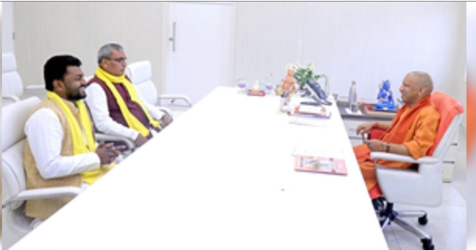सुभासपा प्रमुख ओम प्रकाश राजभर ने सीएम योगी से की मुलाकात सुभासपा प्रमुख ओम प्रकाश राजभर ने सीएम योगी से की मुलाकात