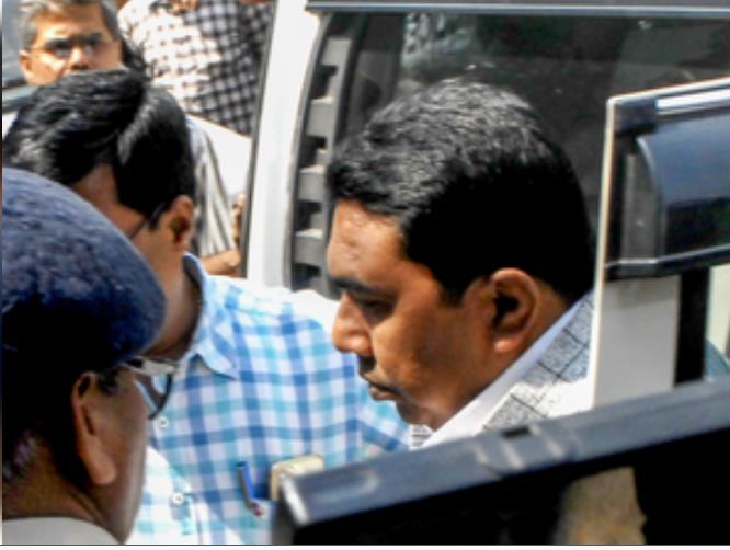 शेख शाहजहां पर अब ईडी कसेगा शिकंजा, पूछताछ के लिए कोर्ट का दरवाजा खटखटाएगी एजेंसी शेख शाहजहां पर अब ईडी कसेगा शिकंजा, पूछताछ के लिए कोर्ट का दरवाजा खटखटाएगी एजेंसी
