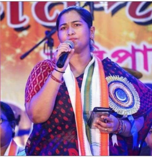 टीएमसी ने पैसे वाले नेताओं को ही दिया टिकट, अपरूपा पोद्दार का बड़ा आरोप टीएमसी ने पैसे वाले नेताओं को ही दिया टिकट, अपरूपा पोद्दार का बड़ा आरोप