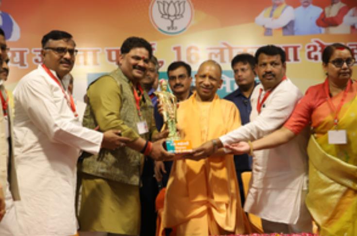 मोदी पर अंगुली उठाने वाले भारत के विकास में अवरोधक : मुख्यमंत्री योगी मोदी पर अंगुली उठाने वाले भारत के विकास में अवरोधक : मुख्यमंत्री योगी