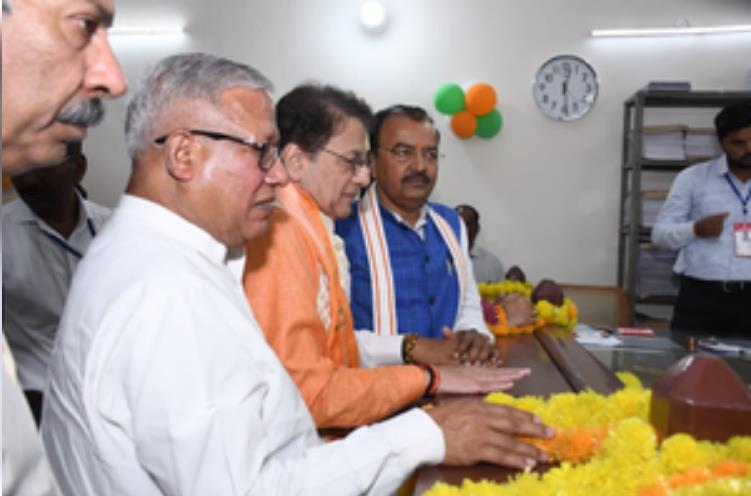 अरुण गोविल ने मेरठ से भरा पर्चा, कहा - जनता मुझे देगी पूरा प्यार अरुण गोविल ने मेरठ से भरा पर्चा, कहा - जनता मुझे देगी पूरा प्यार