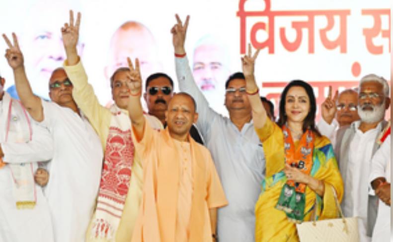 सुरजेवाला के विवादित बयान पर भड़के योगी, कहा- 'आधी आबादी का अपमान करोगे तो राजनीति लायक नहीं बचोगे' सुरजेवाला के विवादित बयान पर भड़के योगी, कहा- 'आधी आबादी का अपमान करोगे तो राजनीति लायक नहीं बचोगे'