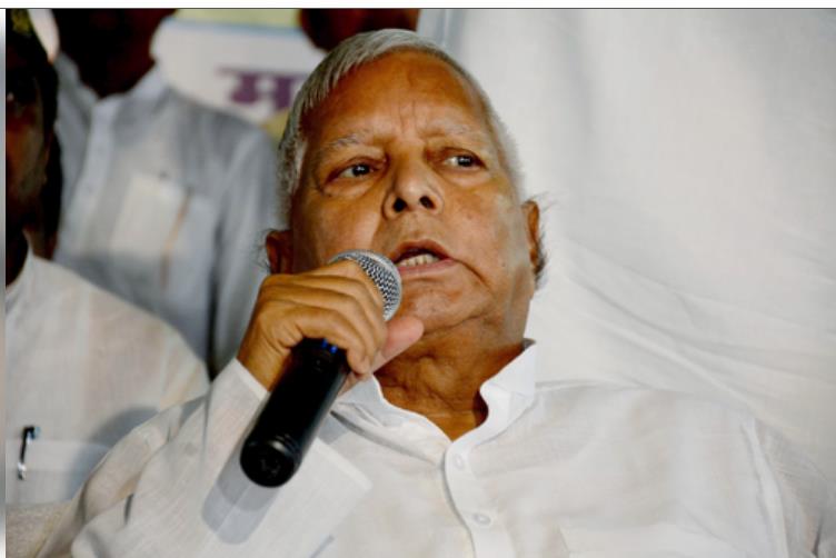 लालू प्रसाद ने कवि के अंदाज में केंद्र सरकार पर साधा निशाना लालू प्रसाद ने कवि के अंदाज में केंद्र सरकार पर साधा निशाना