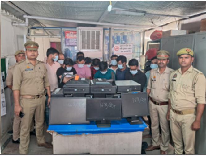 नोएडा पुलिस ने फर्जी कॉल सेंटर का भंडाफोड़ कर 12 को किया गिरफ्तार नोएडा पुलिस ने फर्जी कॉल सेंटर का भंडाफोड़ कर 12 को किया गिरफ्तार