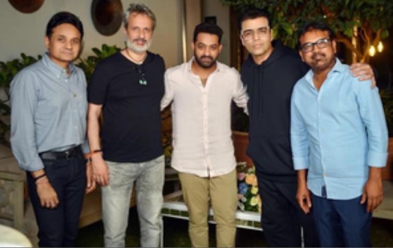 करण जौहर ने 'देवरा: पार्ट 1' के लिए एनटीआर जूनियर, कोराताला शिवा के साथ मिलाया हाथ
