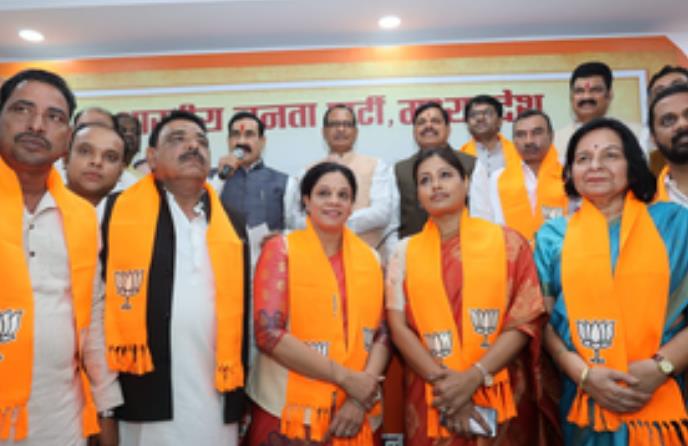 मध्य प्रदेश में पूर्व विधायक सहित अनेक नेता भाजपा में शामिल