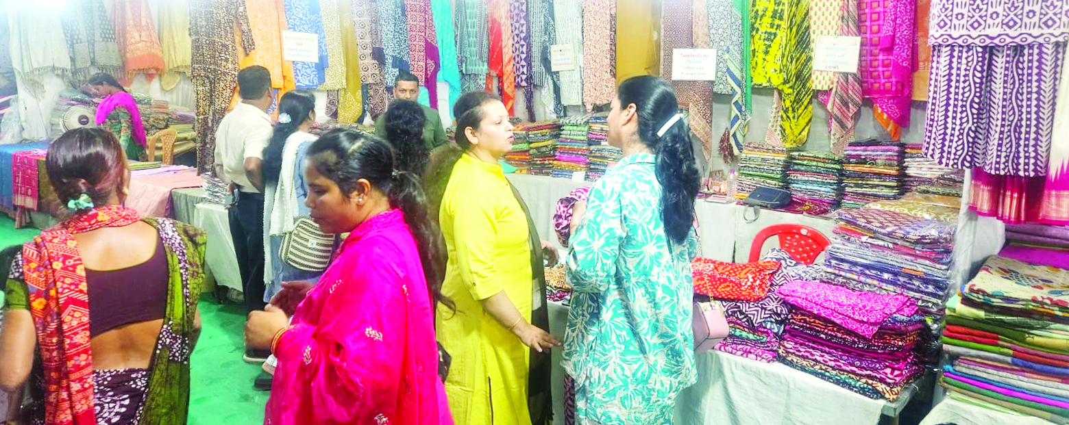 छत्तीसगढ़ हाट में स्वदेशी खादी प्रदर्शनी के आखिरी दो दिन छत्तीसगढ़ हाट में स्वदेशी खादी प्रदर्शनी के आखिरी दो दिन