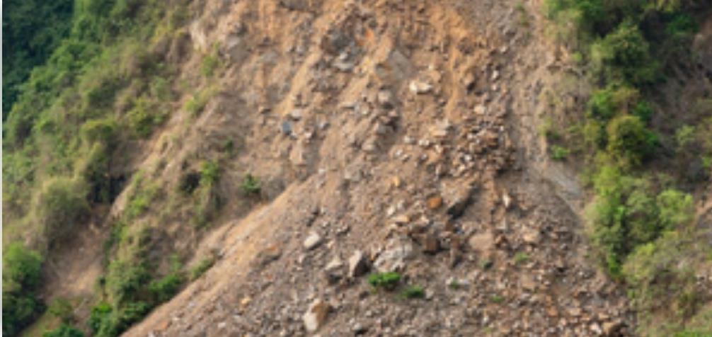 इंडोनेशिया के सुलावेसी में भूस्खलन से 14 ग्रामीणों की मौत