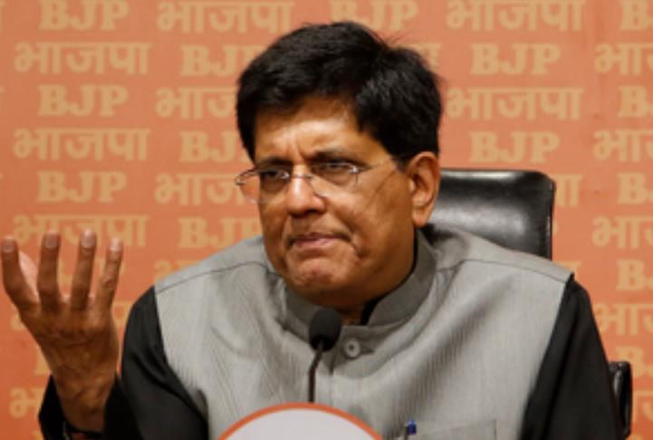 एमवीए ने मुंबई की मलिन बस्तियों में 'मछली की गंध' से घृणा दिखाने के लिए गोयल की आलोचना की
