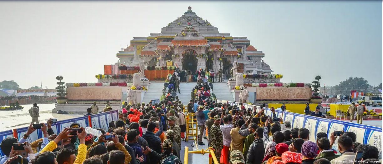 गर्भगृह में रामलला की मूर्ति, कैसे मुमकिन हुआ सूर्याभिषेक?
