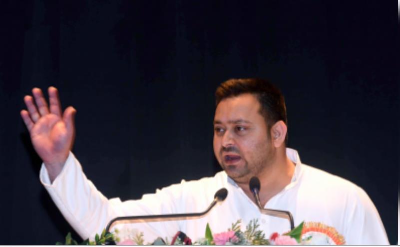 सभा में चिराग के परिवारों को गाली देने वाले वीडियो पर तेजस्वी यादव ने दी सफाई सभा में चिराग के परिवारों को गाली देने वाले वीडियो पर तेजस्वी यादव ने दी सफाई