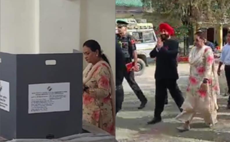 उत्तराखंड गवर्नर ने अपनी पत्नी के साथ किया मतदान, कहा- ये सबसे बड़ा दान है उत्तराखंड गवर्नर ने अपनी पत्नी के साथ किया मतदान, कहा- ये सबसे बड़ा दान है