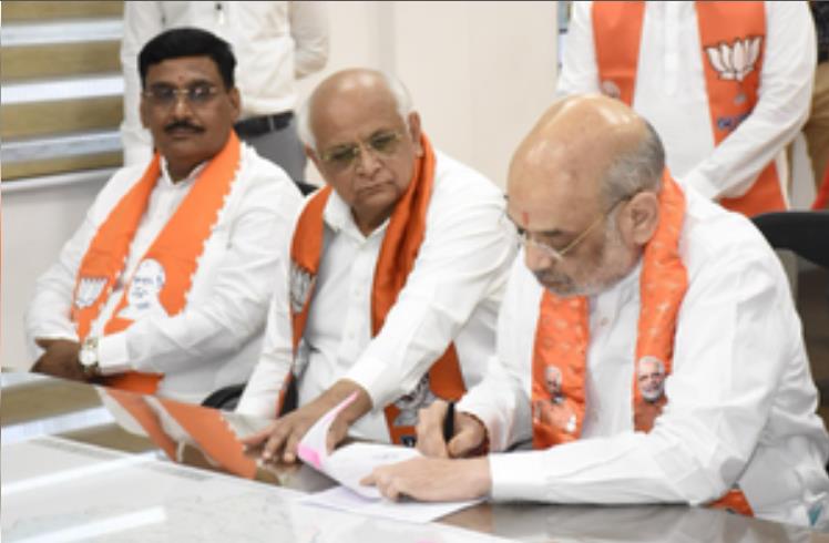 लोकसभा चुनाव 2024 : गांधीनगर से नामांकन करने के बाद बोले अमित शाह, 'मैं बूथ कार्यकर्ता से संसद तक पहुंचा' लोकसभा चुनाव 2024 : गांधीनगर से नामांकन करने के बाद बोले अमित शाह, 'मैं बूथ कार्यकर्ता से संसद तक पहुंचा'
