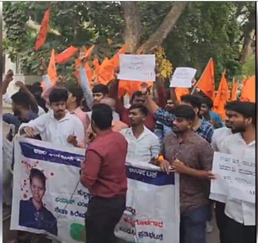 नेहा के हत्यारे को मौत की सजा की मांग को लेकर कर्नाटक एबीवीपी का प्रदर्शन