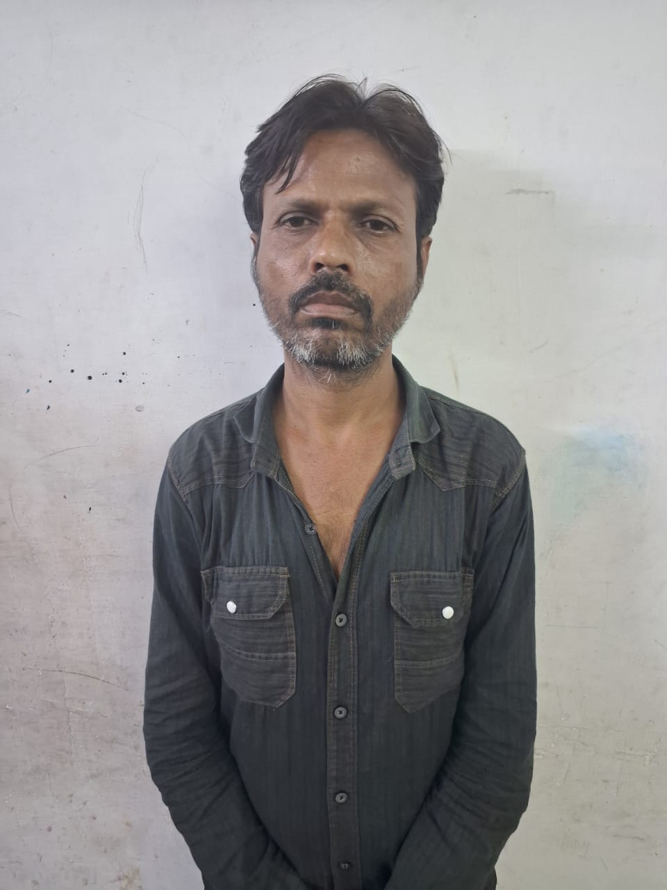 छोटे भाई की हत्या करने वाले मंझले को बड़े भाई ने गिरफ्तार कराया छोटे भाई की हत्या करने वाले मंझले को बड़े भाई ने गिरफ्तार कराया