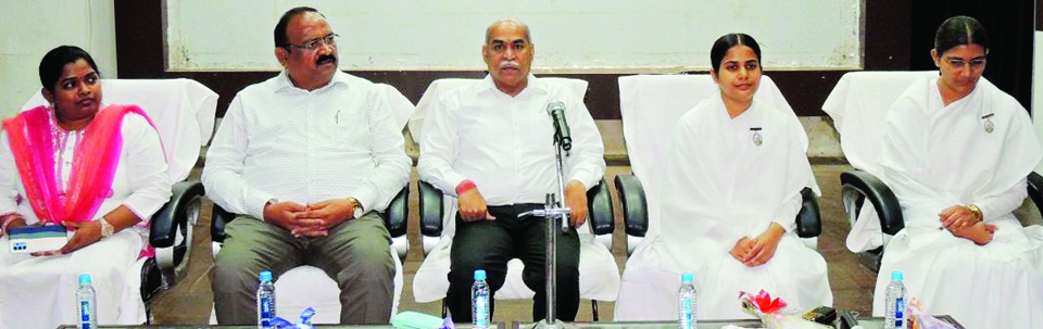 हीन भावना और नकारात्मक सोच से आती है आत्मविश्वास में कमी-बीके अदिति दीदी हीन भावना और नकारात्मक सोच से आती है आत्मविश्वास में कमी-बीके अदिति दीदी