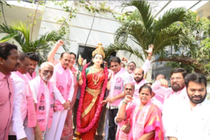 बीआरएस की स्थापना के 23 साल पूरे, लोगों के लिए लड़ाई जारी रखने का लिया संकल्प बीआरएस की स्थापना के 23 साल पूरे, लोगों के लिए लड़ाई जारी रखने का लिया संकल्प