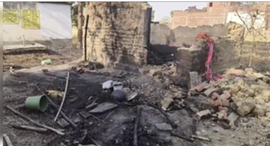 बिहार के सासाराम में झोपड़ी में लगी आग, 4 की मौत बिहार के सासाराम में झोपड़ी में लगी आग, 4 की मौत