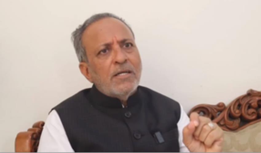 पीएम मोदी ने एक मैसेज से मेरा काम कर दिया, वह बड़े दिलवाले नेता हैं : अर्जुन मोढवाडिया पीएम मोदी ने एक मैसेज से मेरा काम कर दिया, वह बड़े दिलवाले नेता हैं : अर्जुन मोढवाडिया