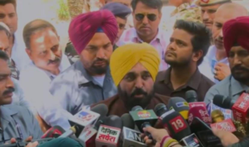 जेल में केजरीवाल से मिलने पहुंचे भगवंत मान, कहा- उनका स्वास्थ्य ठीक है जेल में केजरीवाल से मिलने पहुंचे भगवंत मान, कहा- उनका स्वास्थ्य ठीक है