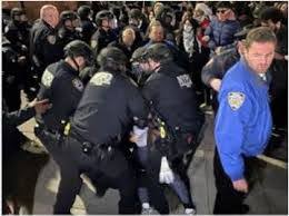 अमेरिका : कॉलेज परिसरों में फलस्तीन समर्थकों के प्रदर्शनों के दौरान 2100 से अधिक लोग गिरफ्तार