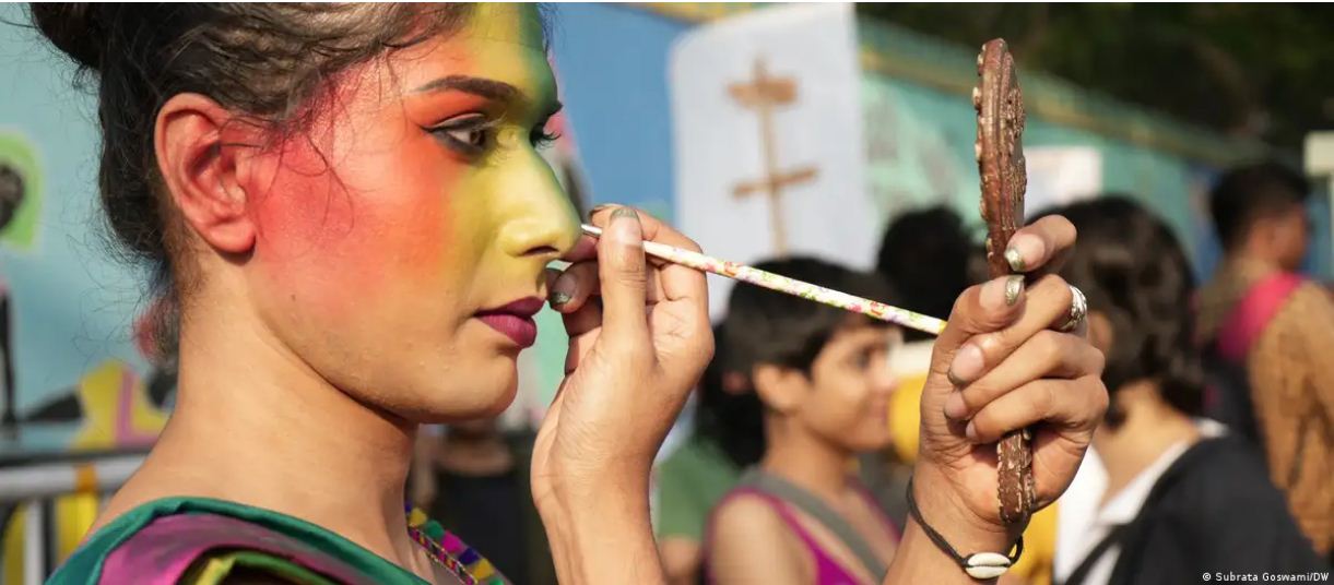 लैंगिक पहचान को सीमित करता भाषा का 'लिंग'