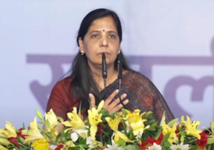 नई दिल्ली से सुनीता केजरीवाल को उतारने के लिए माहौल बना रही है आप : भाजपा नई दिल्ली से सुनीता केजरीवाल को उतारने के लिए माहौल बना रही है आप : भाजपा