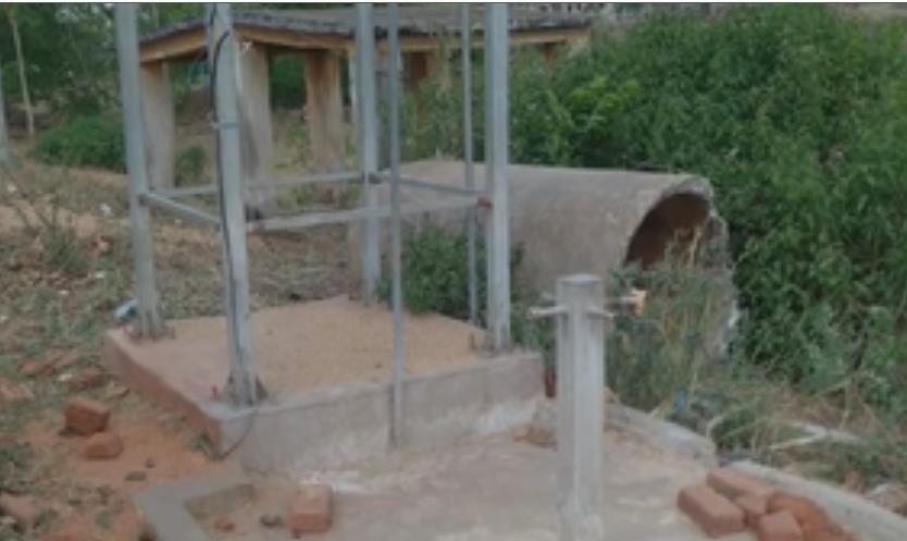 झारखंड : कनहर नदी के सूखने से बूंद-बूंद पानी के लिए गोदरमाना के ग्रामीण मोहताज झारखंड : कनहर नदी के सूखने से बूंद-बूंद पानी के लिए गोदरमाना के ग्रामीण मोहताज