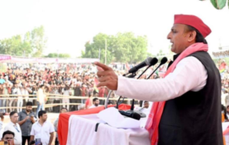 सात तारीख का चुनाव भाजपा को सात समंदर दूर फेंक देगा : अखिलेश