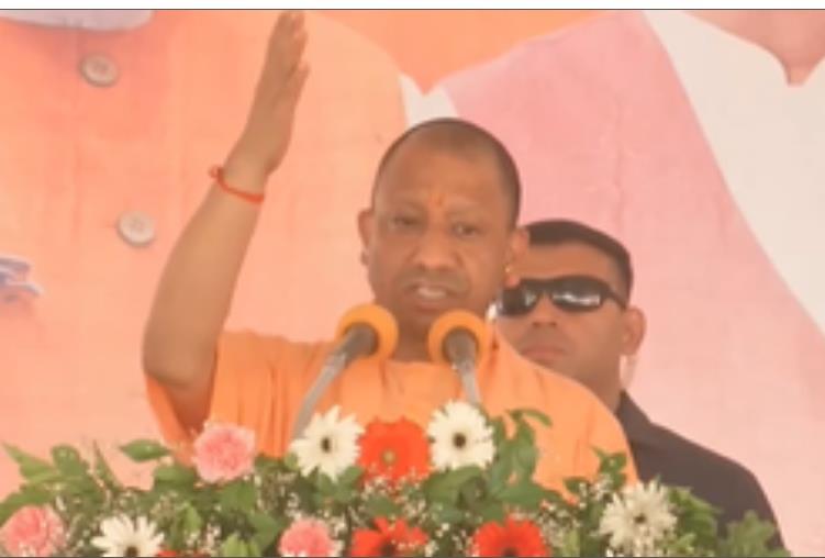 फैशन सा बन गया है भारत की सनातन संस्कृति को गाली देना : सीएम योगी फैशन सा बन गया है भारत की सनातन संस्कृति को गाली देना : सीएम योगी