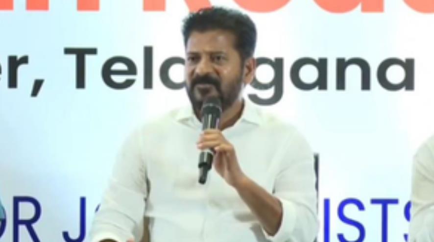 तेलंगाना के सीएम रेवंत रेड्डी ने पुलवामा हमले पर उठाए सवाल तेलंगाना के सीएम रेवंत रेड्डी ने पुलवामा हमले पर उठाए सवाल