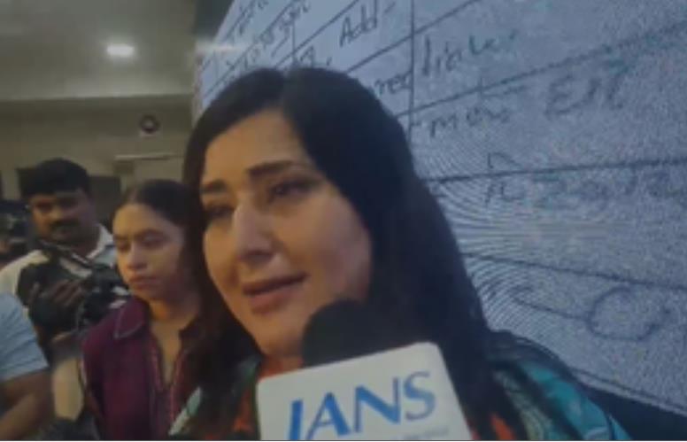 स्वाति मालीवाल के साथ हुई कथित मारपीट पर बांसुरी स्वराज ने साधा ‘आप’ पर निशाना स्वाति मालीवाल के साथ हुई कथित मारपीट पर बांसुरी स्वराज ने साधा ‘आप’ पर निशाना