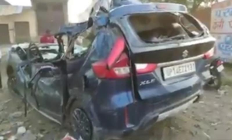हापुड़ में भीषण सड़क हादसे में 6 की मौत हापुड़ में भीषण सड़क हादसे में 6 की मौत
