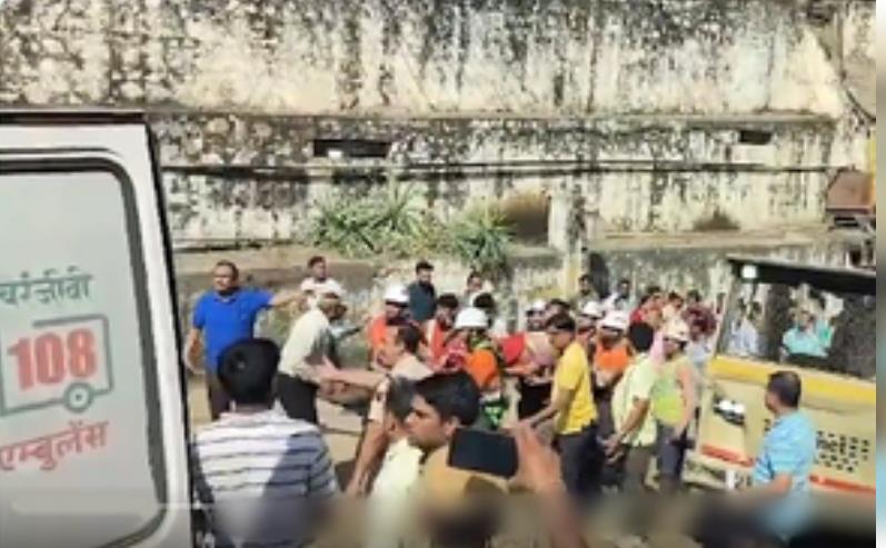 राजस्थान खदान दुर्घटना : फंसे हुए 15 कर्मचारियों में से आठ को बचाया गया राजस्थान खदान दुर्घटना : फंसे हुए 15 कर्मचारियों में से आठ को बचाया गया