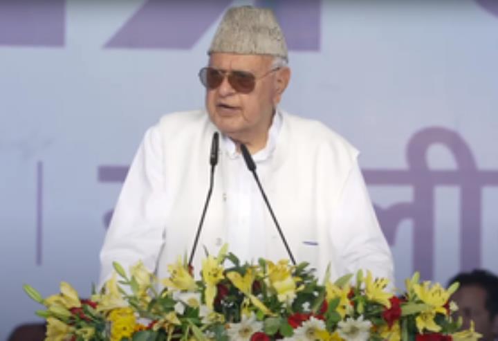 फारूक अब्दुल्ला ने पीएम मोदी को लेकर की विवादित टिप्पणी