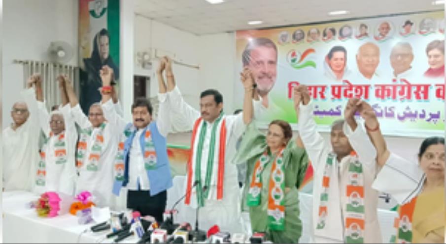 जेडीयू नेता पूनम सिंह ने थामा कांग्रेस का दामन, कहा - देश को बचाने के लिए एकजुट होना होगा