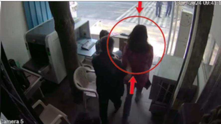 स्वाति मालीवाल का एक और वीडियो आया सामने, सिक्योरिटी अफसर हाथ पकड़कर ले जा रहे बाहर