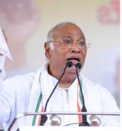 खरगे ने मोदी पर लोगों को भड़काने का आरोप लगाया, उद्धव ने कहा: चार जून के बाद आएंगे ‘अच्छे दिन’