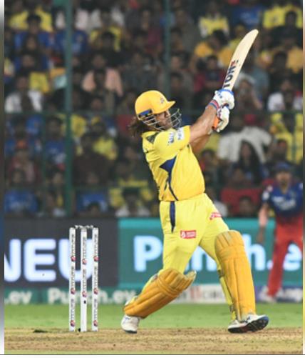 धोनी का 110 मीटर का छक्का, कैसे बना आरसीबी के लिए वरदान?