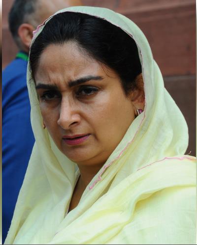 ‘आप’, बीजेपी और कांग्रेस पर जमकर बरसीं हरसिमरत कौर बादल ‘आप’, बीजेपी और कांग्रेस पर जमकर बरसीं हरसिमरत कौर बादल