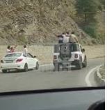 खून के छीटों के निशान सूख जाते हैं 