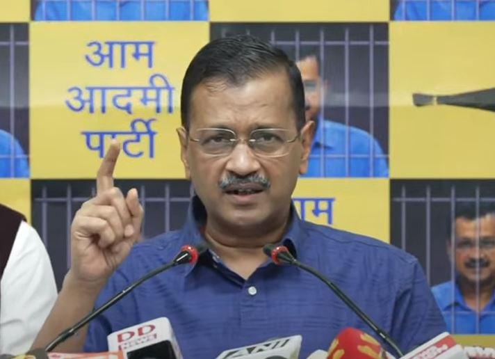 अरविंद केजरीवाल बोले- 'मोदी जी आपकी लड़ाई मुझसे है, मेरे माता-पिता को प्रताड़ित मत कीजिए' अरविंद केजरीवाल बोले- 'मोदी जी आपकी लड़ाई मुझसे है, मेरे माता-पिता को प्रताड़ित मत कीजिए'